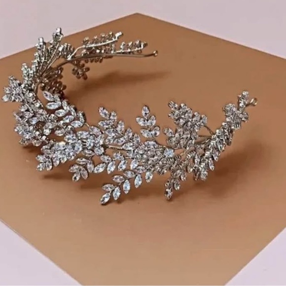 Swarovski Silver Crystal Leaf Hairpiece